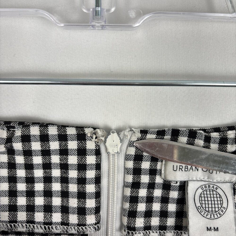 Urban Outfitters Size Medium Gingham Mini Skirt Black White Preppy - Picture 7 of 12